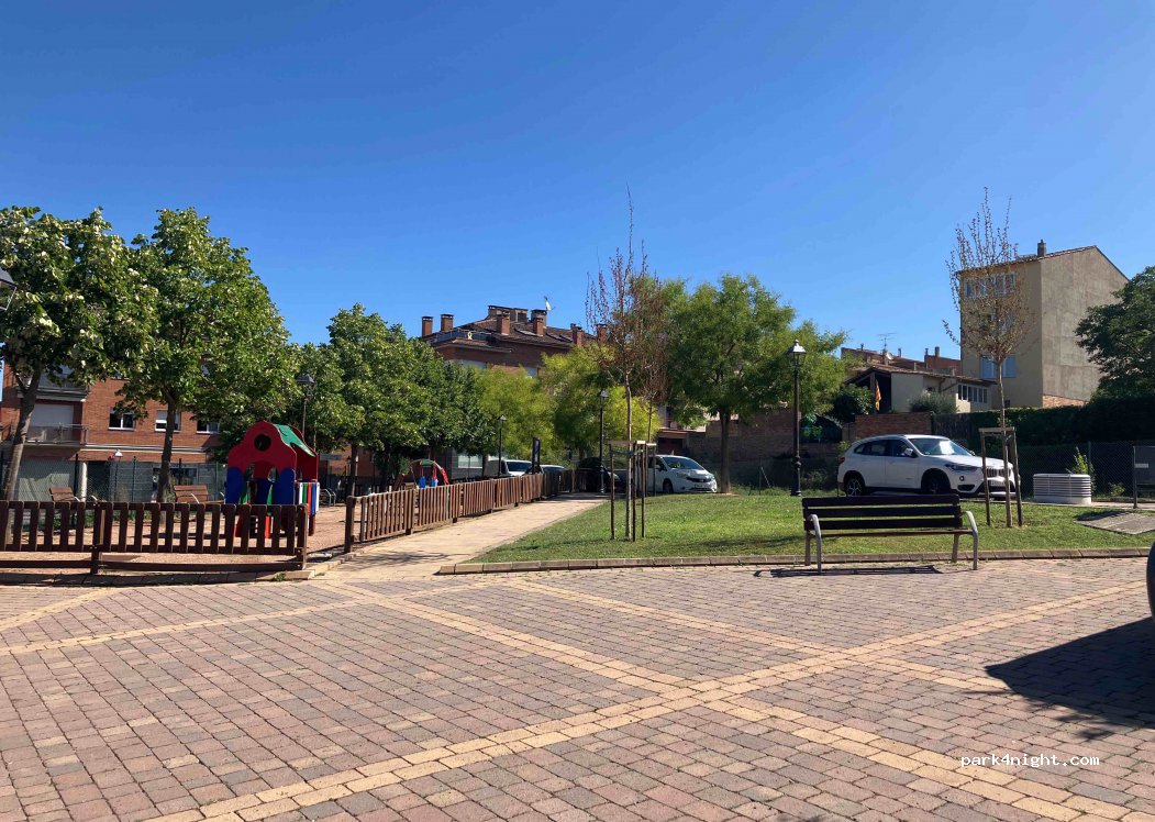 (08552) Taradell - 2P Plaça Sector Fabrica Iglesias — foto