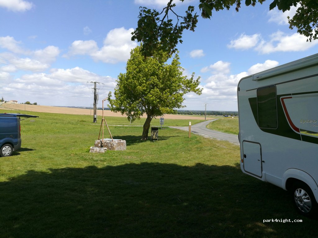 (17460) Berneuil - Royer — foto 2