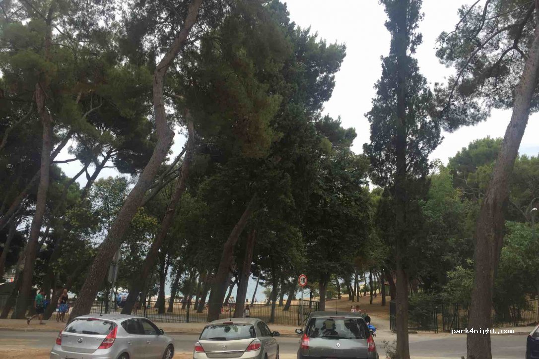 (52100) Pula - 50 Uskočka ulica — foto