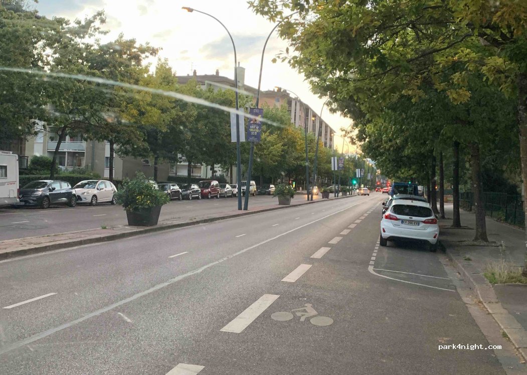 (74000) Annecy - 5-7 Avenue de France — foto 3