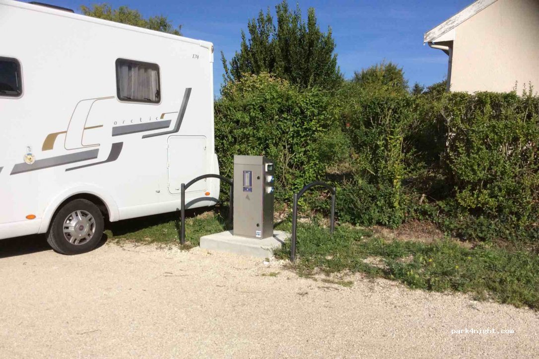 (10230) Mailly-le-Camp - 4 Rue Victor Hugo — foto
