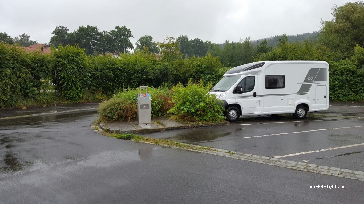 Wohnmobilstellplatz am Freibad in Oberviechtach — foto