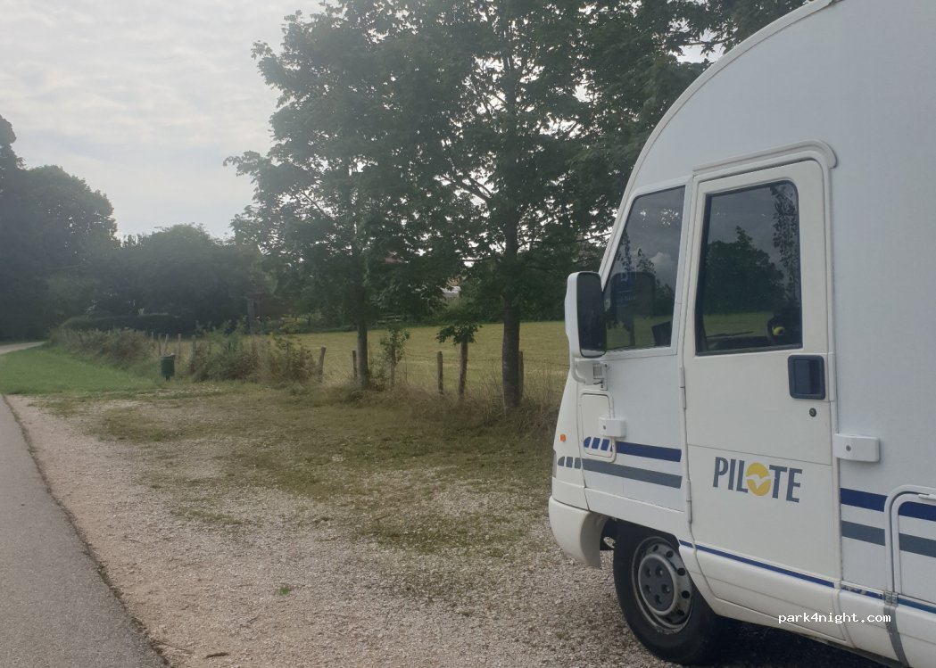 (21170) Saint-Symphorien-sur-Saône - 1 Ruelle des Cavaliers — foto