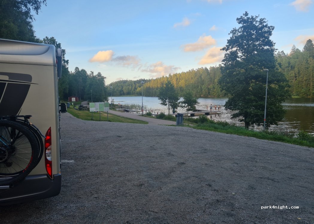 (451 93)  - 155 Helenedal Bjursjöstugan — foto 2
