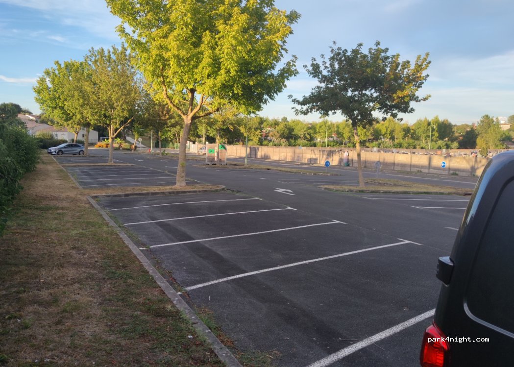 (17430) Tonnay-Charente - 18 Allée Georges Brassens — foto