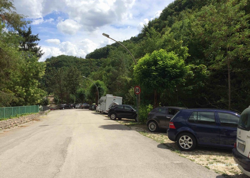 (06043) Umbria - 77 Frazione di Roccaporena — foto 2