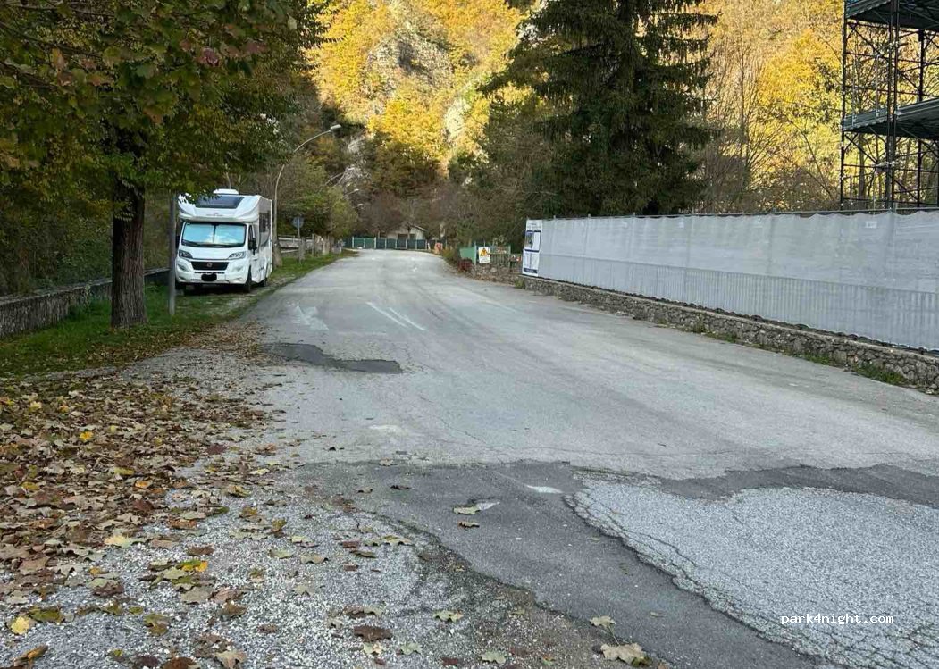 (06043) Umbria - 77 Frazione di Roccaporena — foto 4