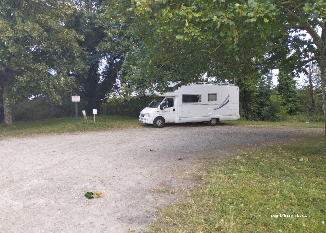 (53370) Saint-Pierre-des-Nids - Unnamed Road — foto 4