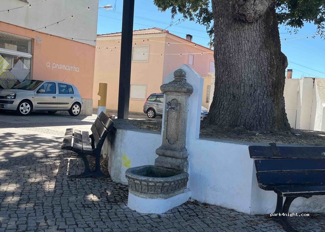 (2480) Calvaria de Cima - 11 Largo da Igreja — foto