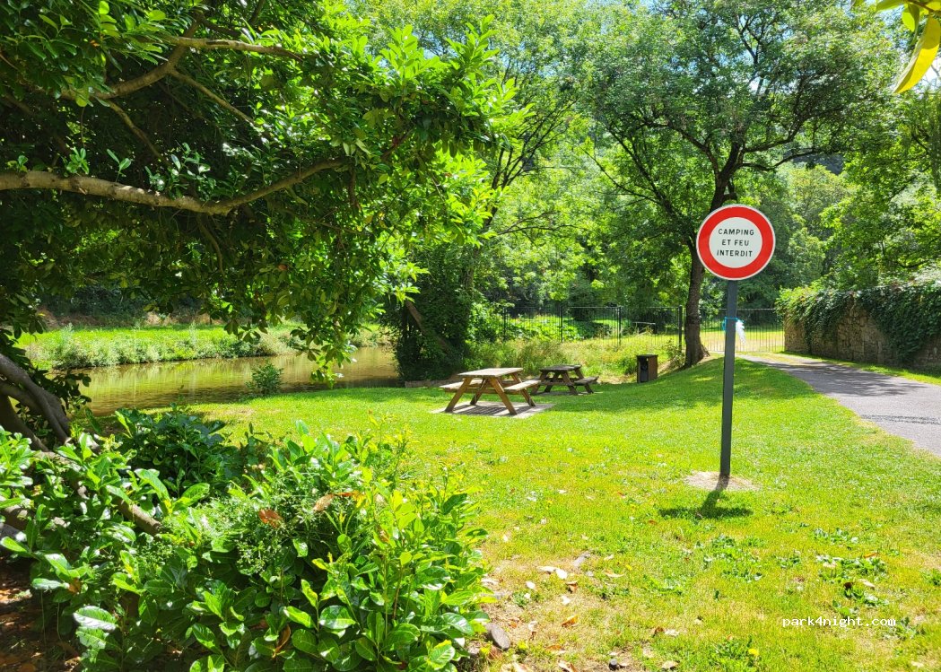 (22100) Dinan - 4 Place d'Abstatt — foto 2