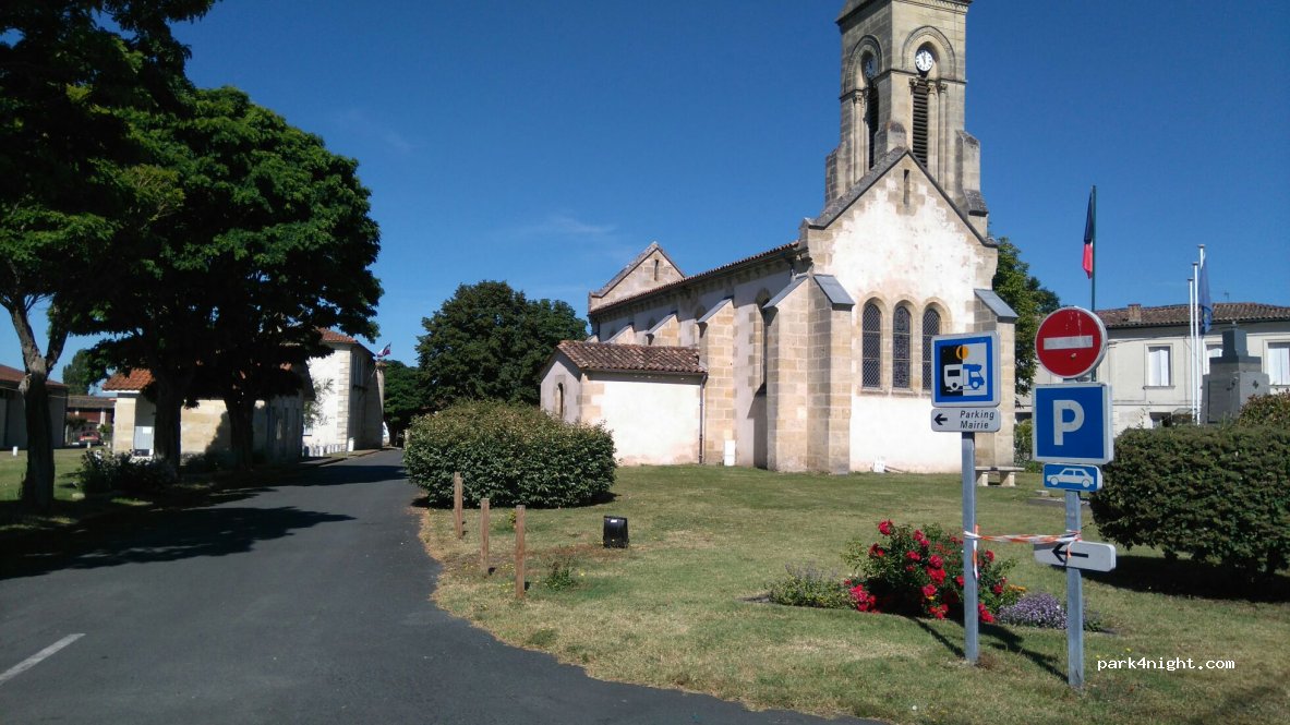 (33920) Saugon - 10 Le Bourg — foto