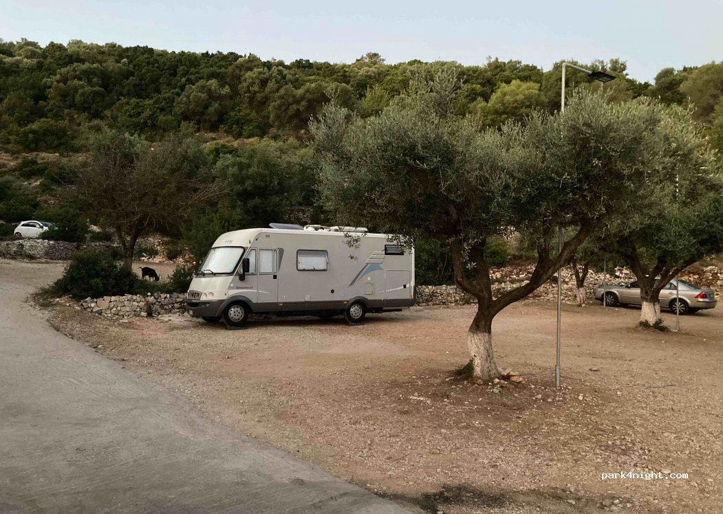 (283 00) Ithaki - Unnamed road — foto
