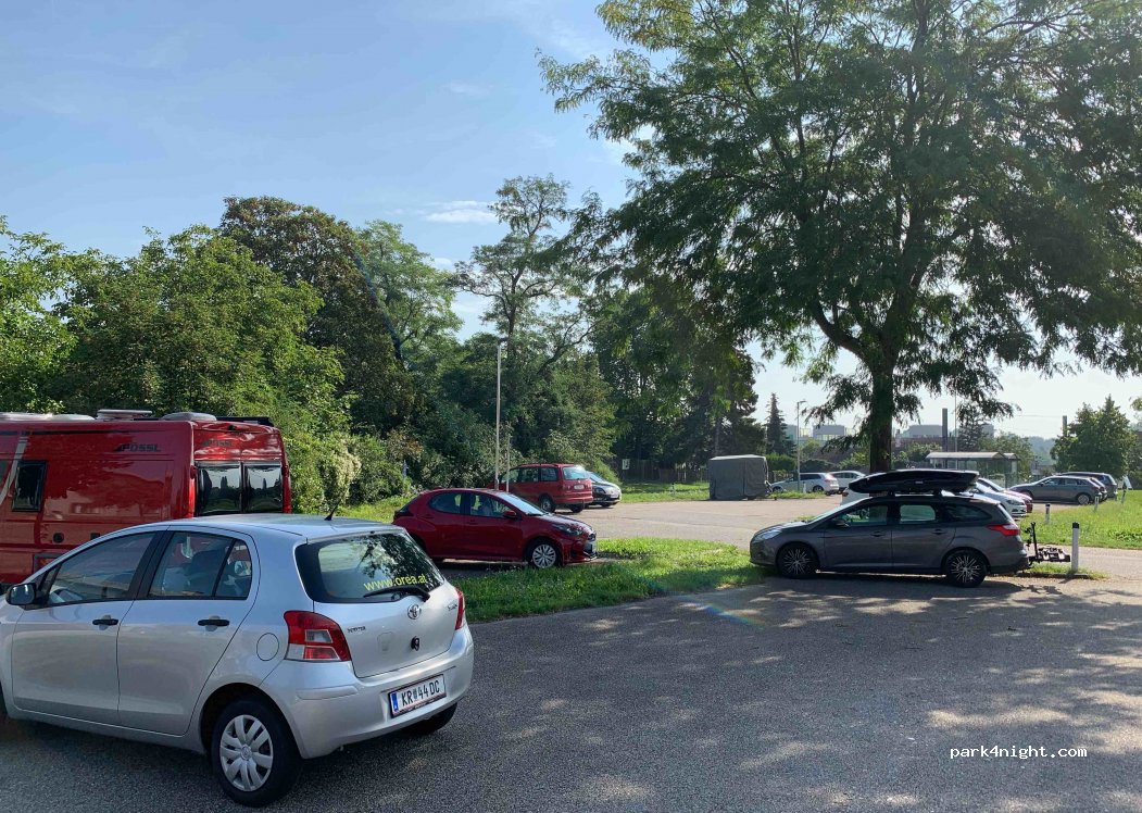(3550) Langenlois - 3 Mitterhoferzeile — foto
