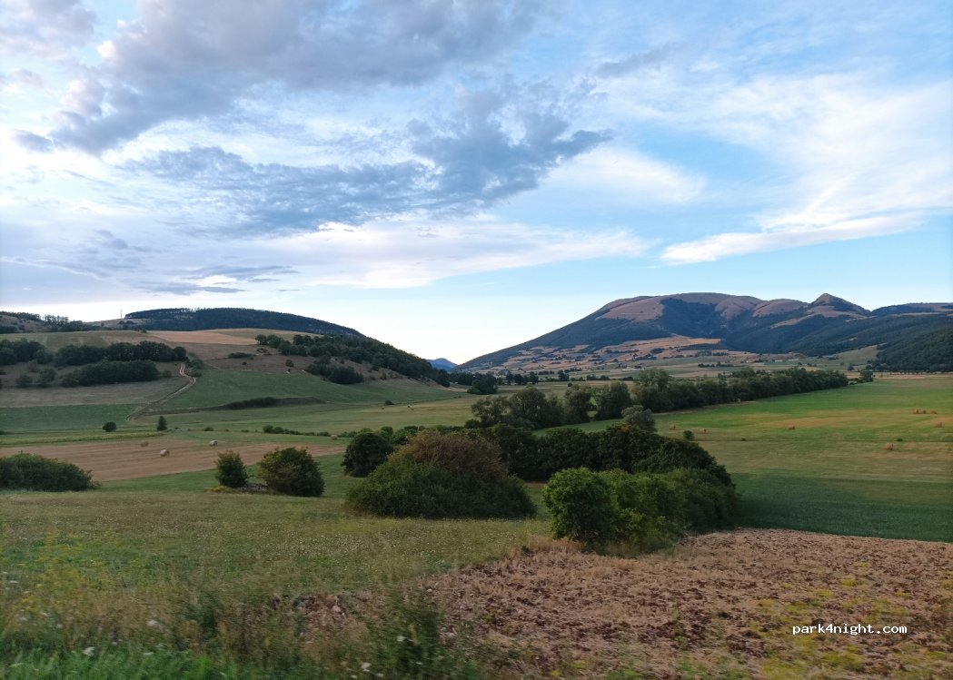 (06034) Colfiorito - Strada Comunale di Forcatura — foto 2