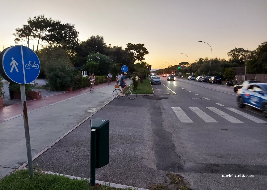 (55042) Forte dei Marmi - Viale Italico — foto