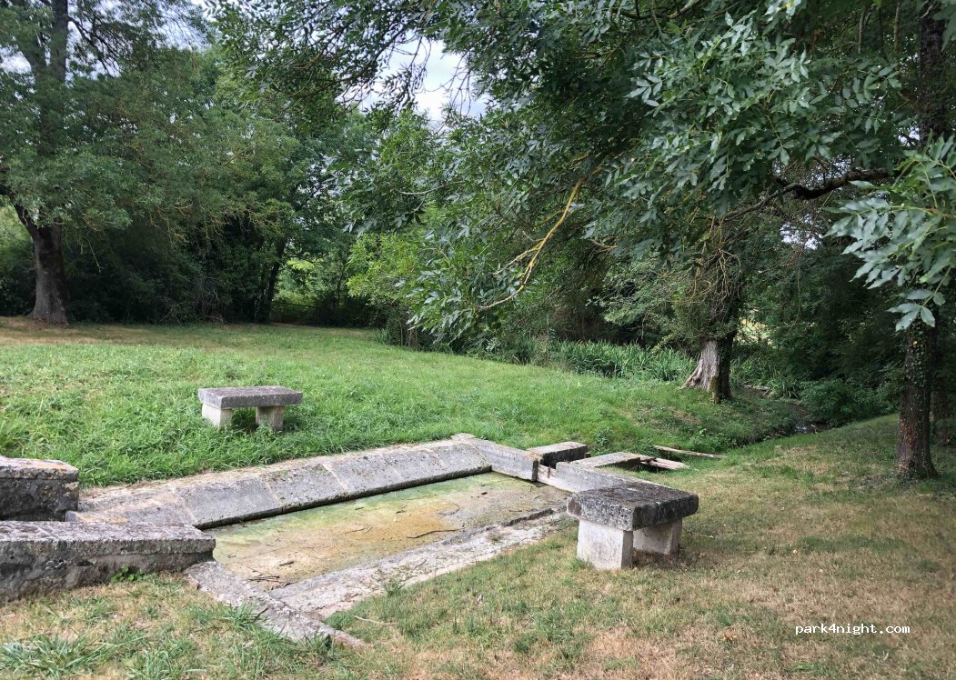 (16330) Saint-Amant-de-Boixe - — foto 3