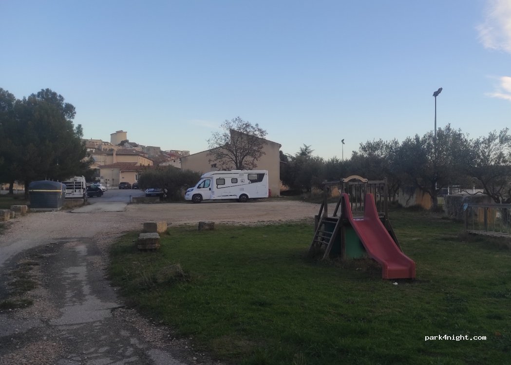 (30210) Fournes - Pl. de la Mairie — foto 4