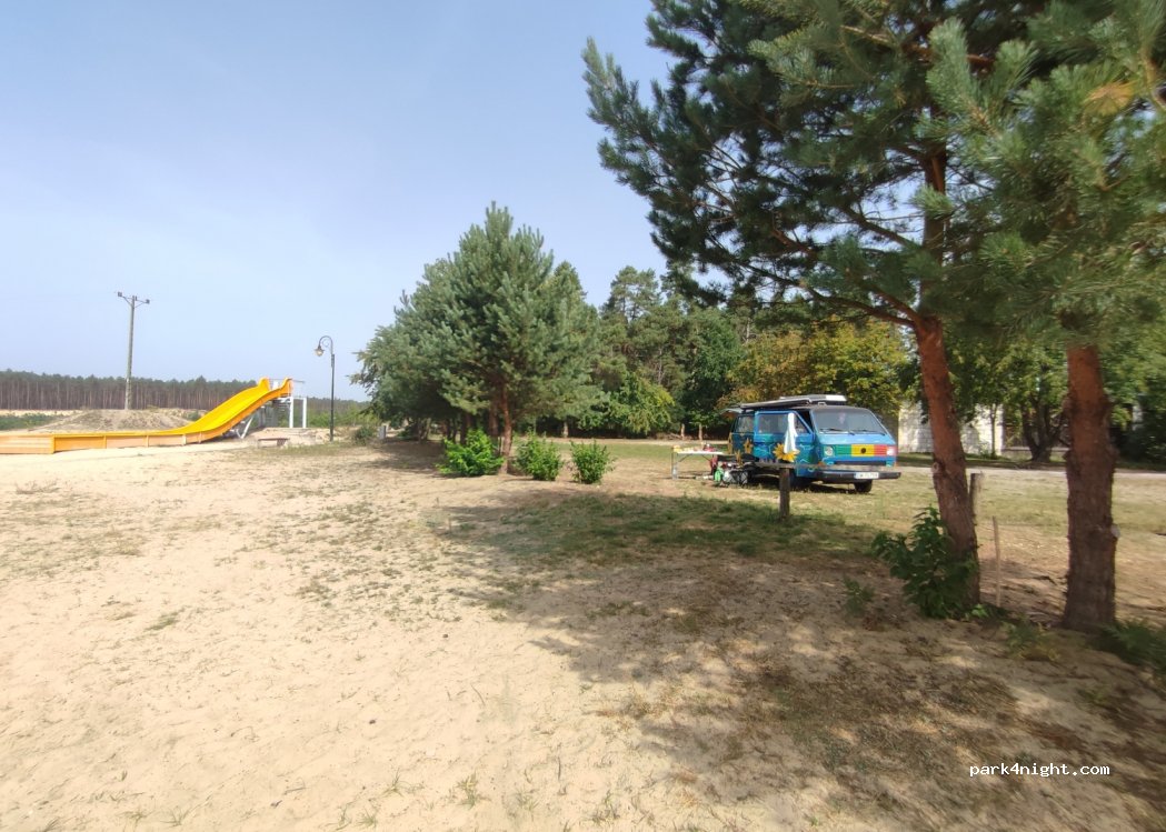 (23-460) Józefów - 28 Słoneczna — foto