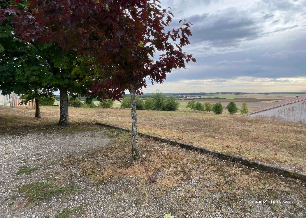 (16250) Plassac-Rouffiac - 95 Rue Saint-Cybard — foto