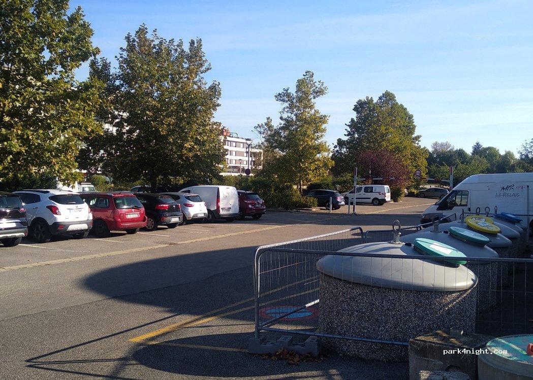 (01630) Saint-Genis-Pouilly - 241 Rue Jean Jacques Rousseau — foto