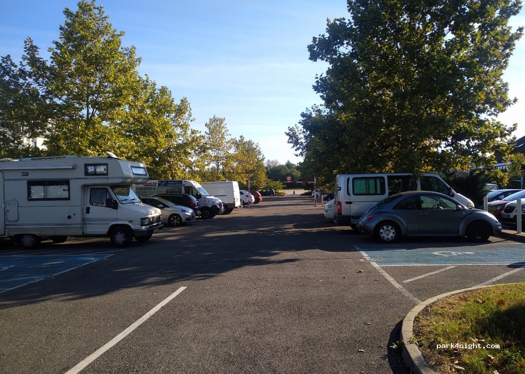 (01630) Saint-Genis-Pouilly - 241 Rue Jean Jacques Rousseau — foto 2