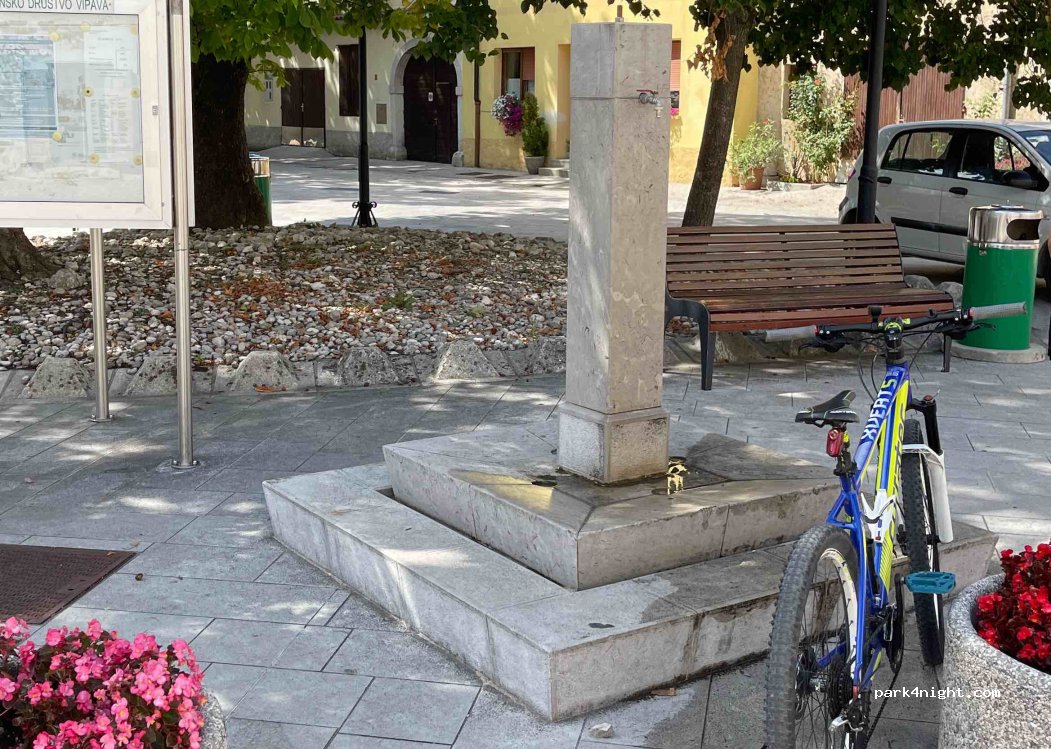 (5271) Vipava - 1 Trg Pavla Rušta — foto