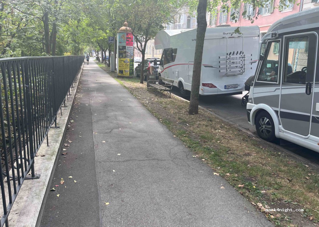 (8020) Graz - 48 Grieskai — foto