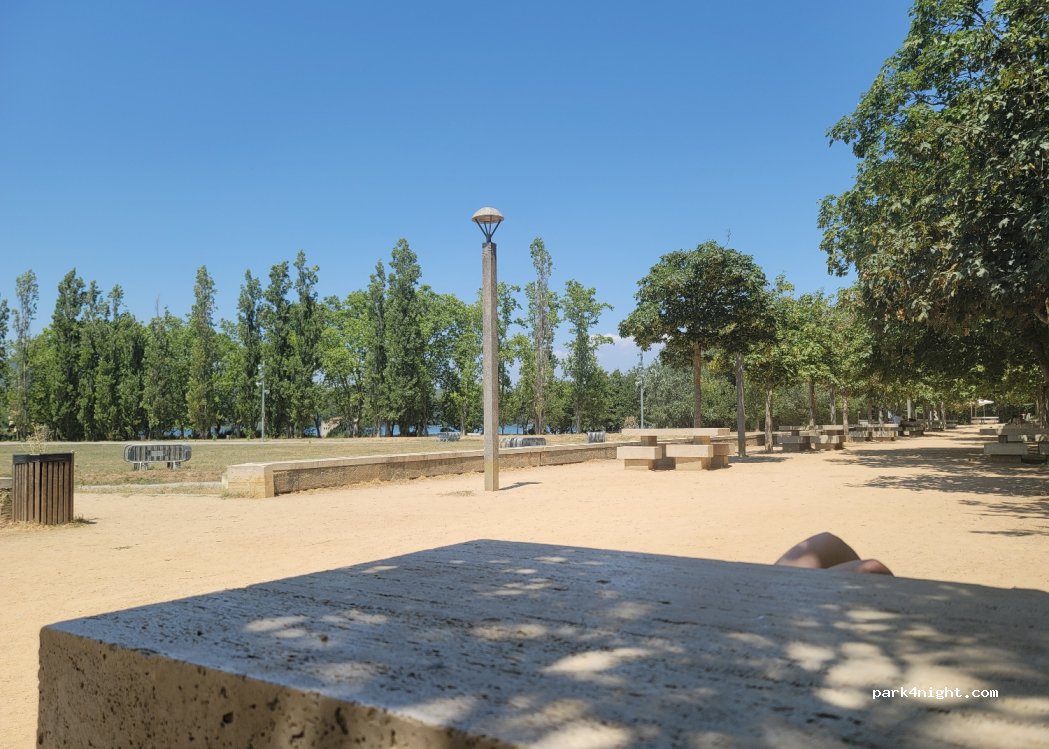 (17820) Banyoles - 19 Passeig de la Draga — foto