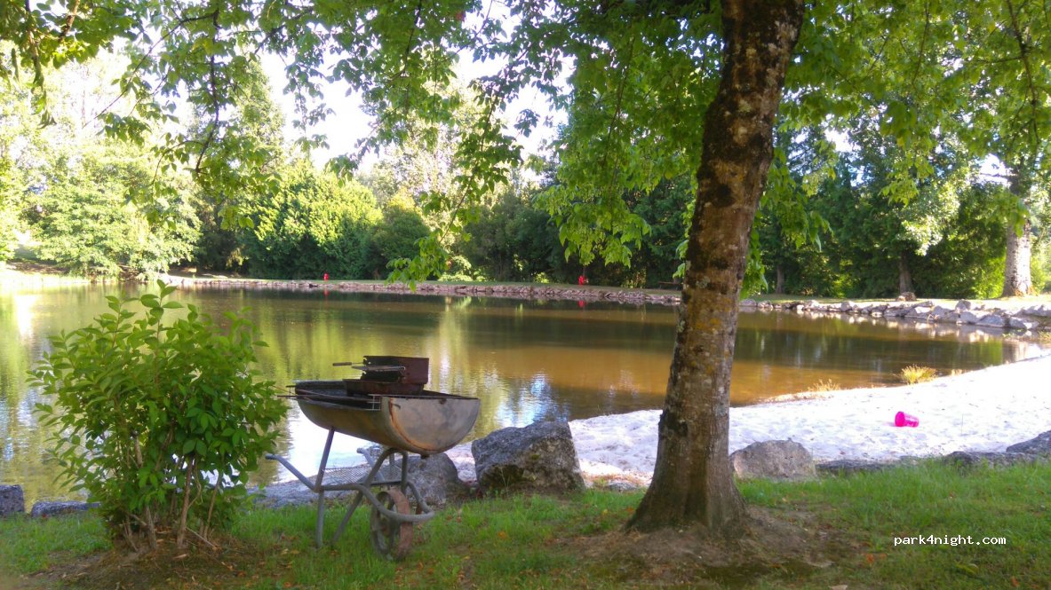 Camping Domaine des Etangs du Plessac — foto