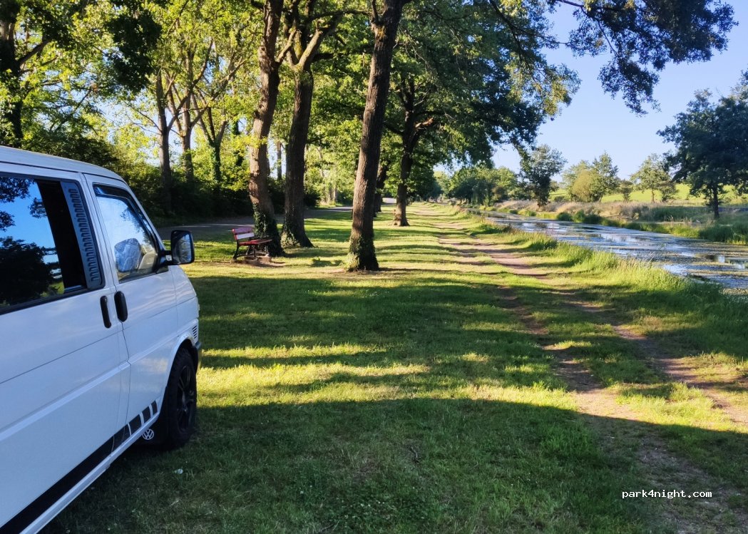 (03410) Saint-Victor - Chemin de l' Ecluse — foto 3