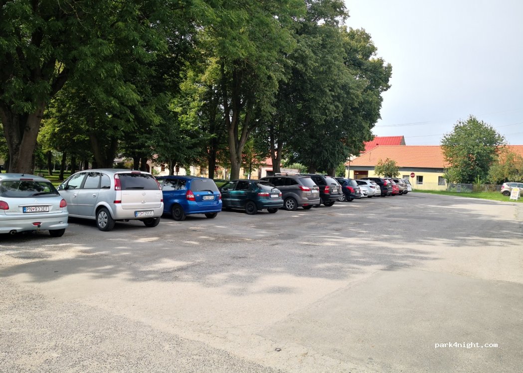(916 38) Beckov - Unnamed Road — foto