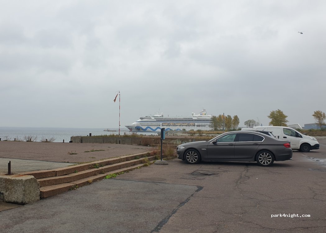 (10415) Tallinn - 4 Kalasadama — foto