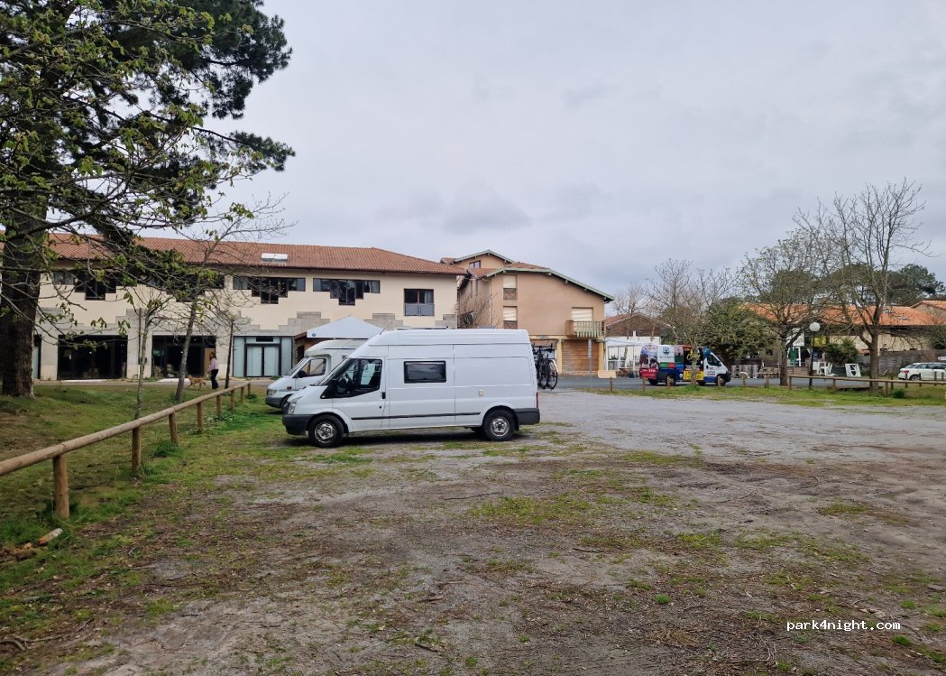 (40660) Moliets-et-Maa - Place de la Bastide — foto 3