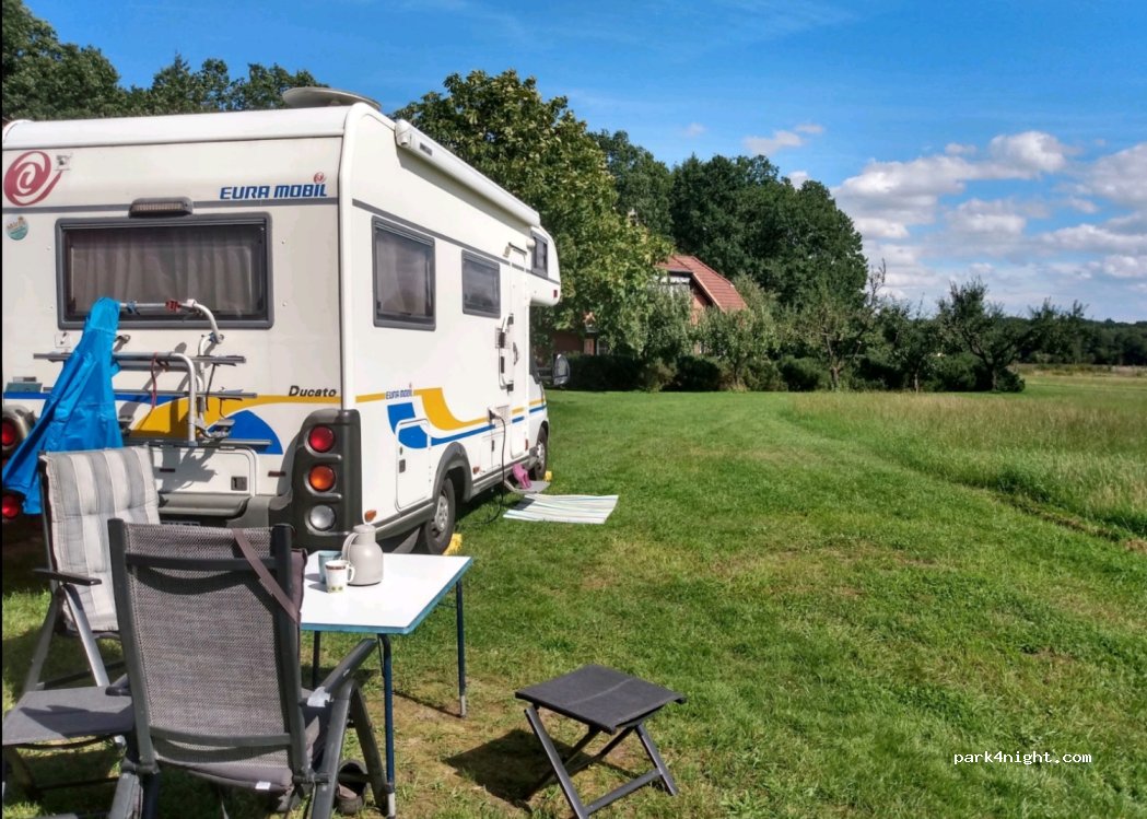 Wohnmobilstellplätze auf dem Bauernhof an den alten Eichen — foto 3