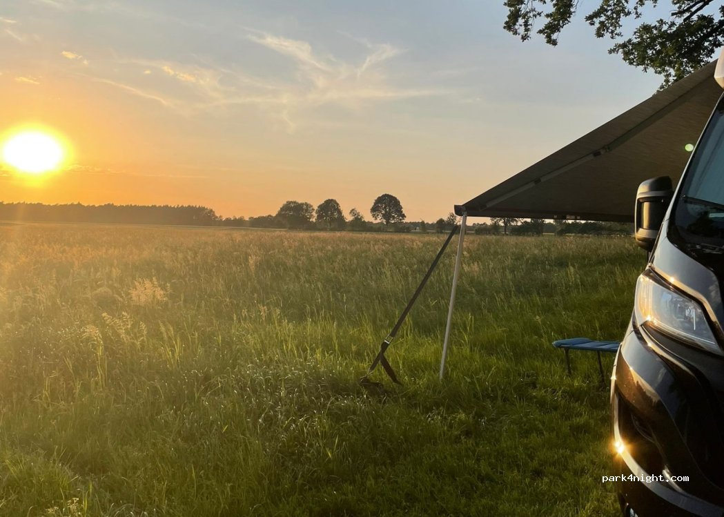 Wohnmobilstellplätze auf dem Bauernhof an den alten Eichen — foto 4