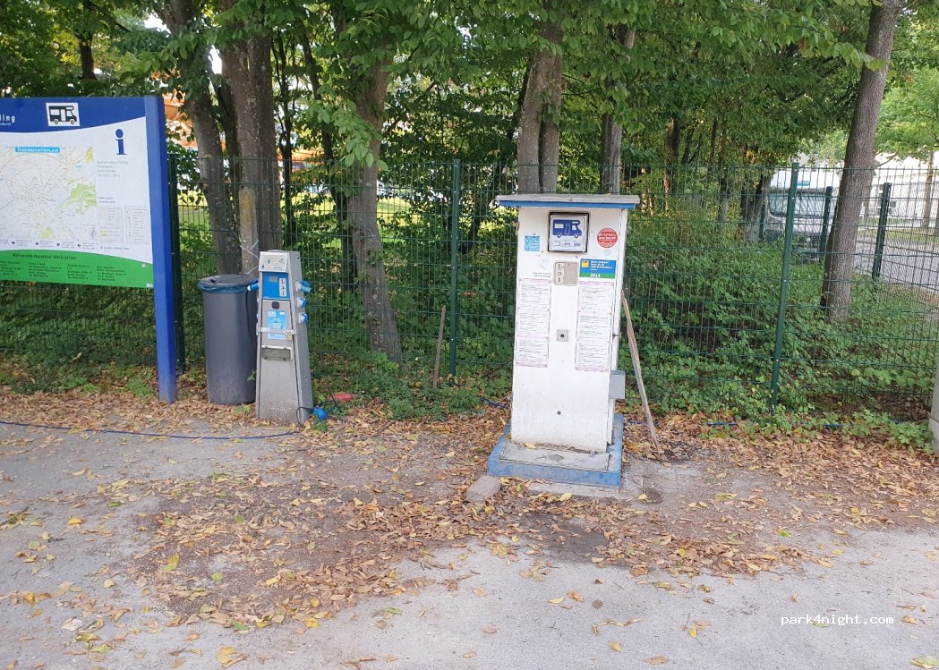 Wohnmobilstellplatz am Freibad in Plattling — foto 2
