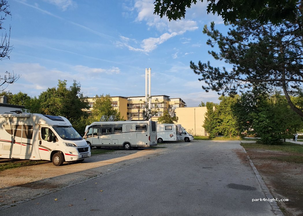 Wohnmobilstellplatz am Freibad in Plattling — foto 3