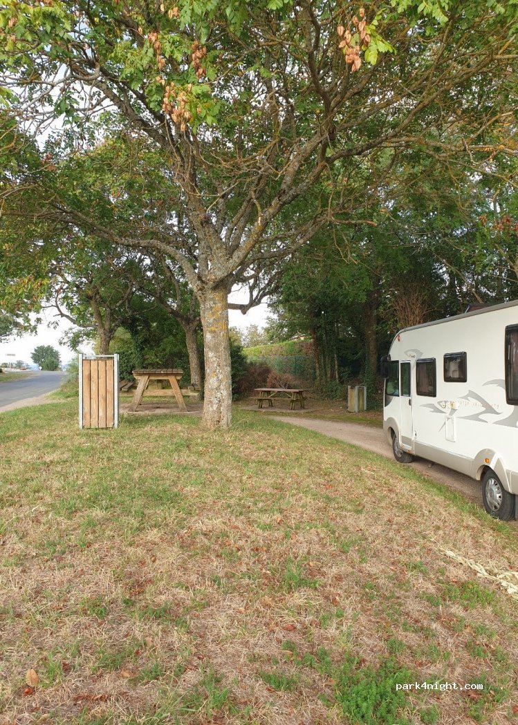 (69620) Frontenas - 165 Aux Carrières — foto 2