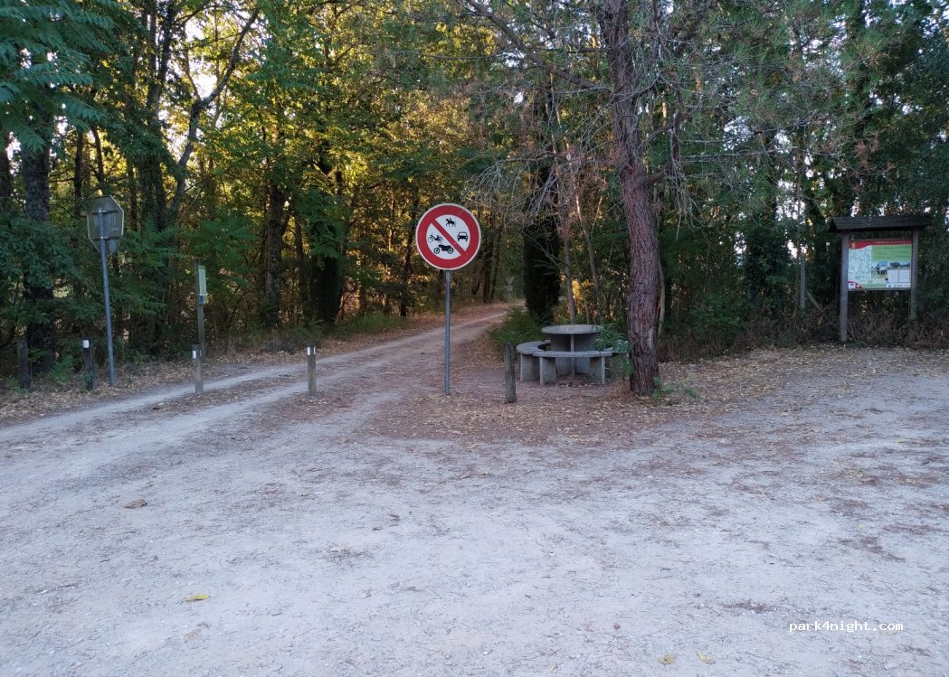 (81100) Castres - Unnamed Road — foto