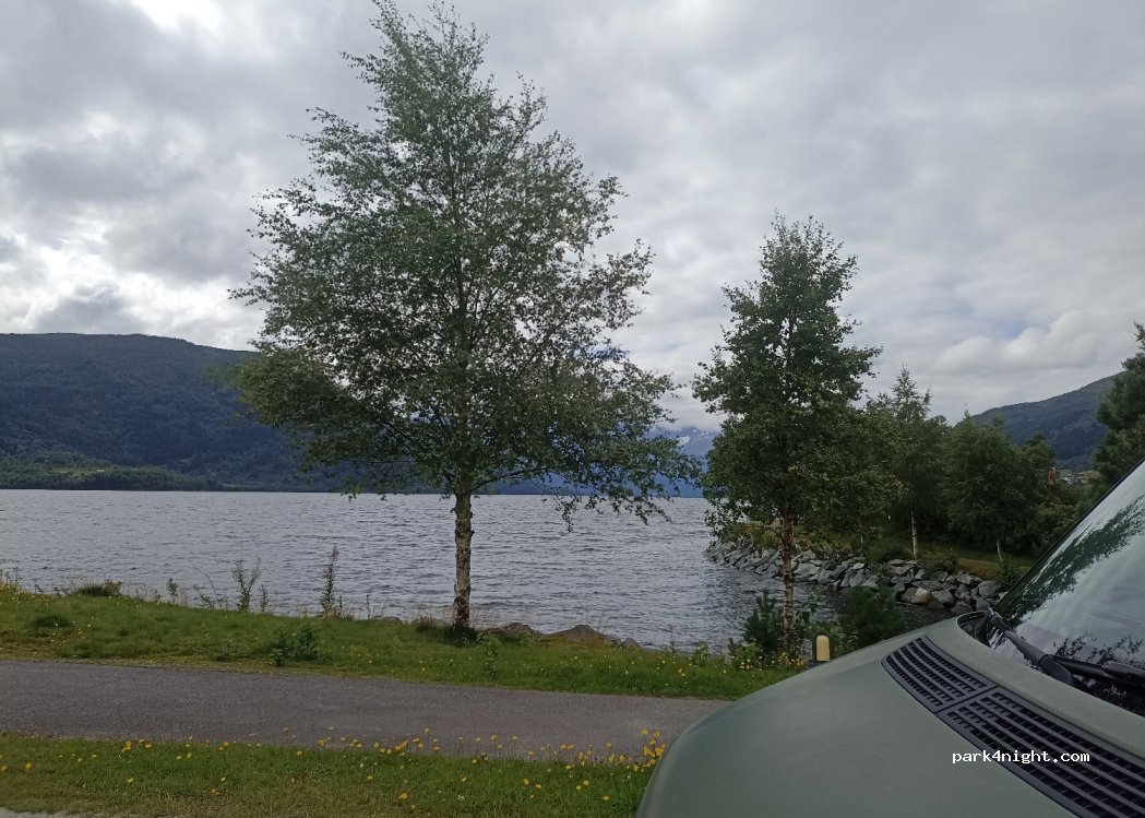(6817) Naustdal - 2 Fjordavegen — foto