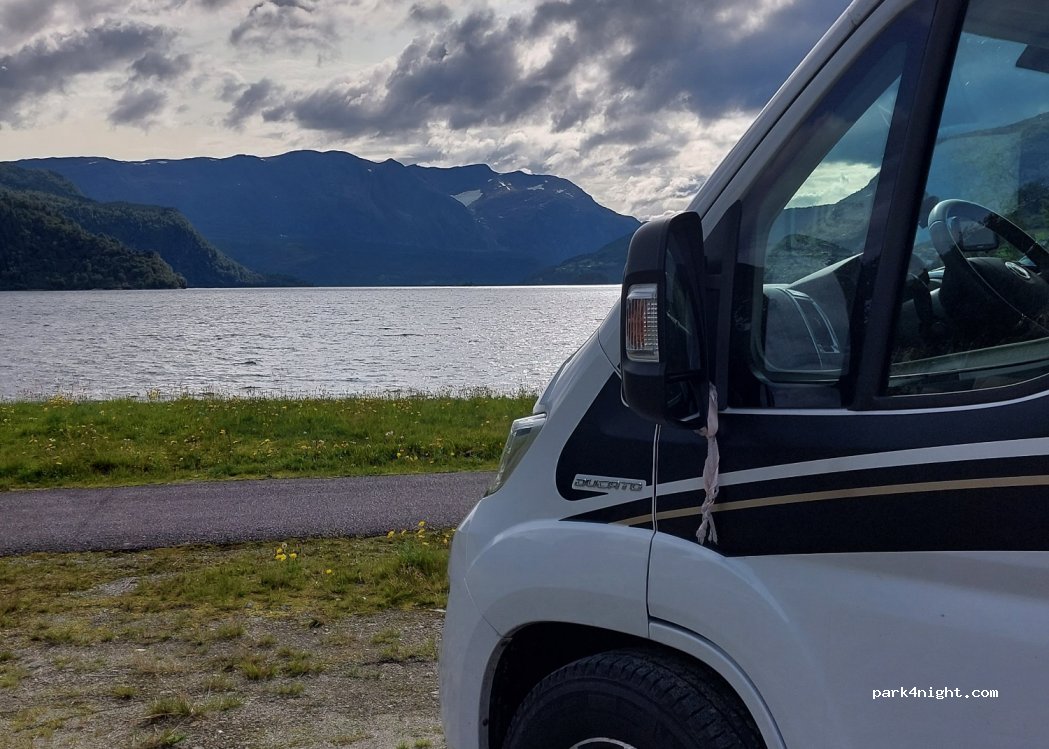 (6817) Naustdal - 2 Fjordavegen — foto 2