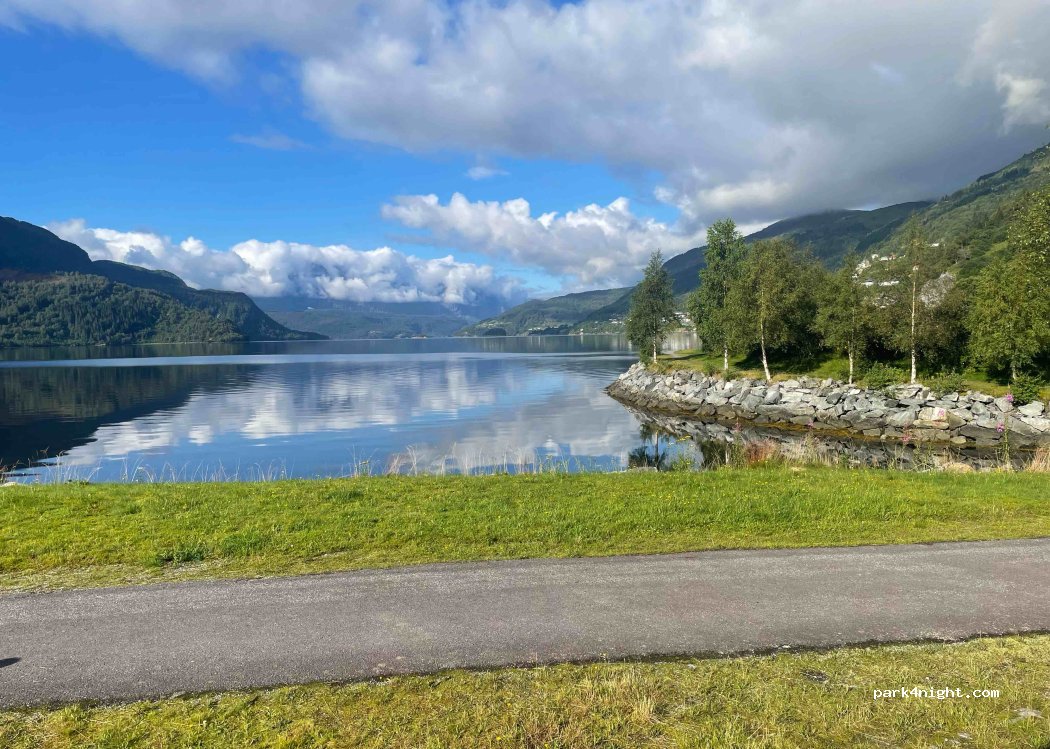 (6817) Naustdal - 2 Fjordavegen — foto 4