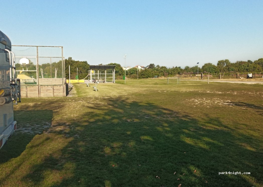 (2402) Haslau an der Donau - — foto 2