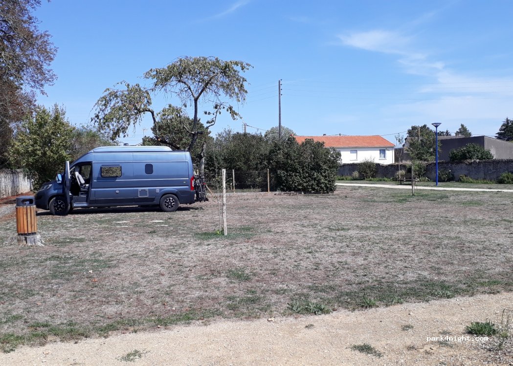 (79390) Thénezay - 1 Cité les Lilas — foto