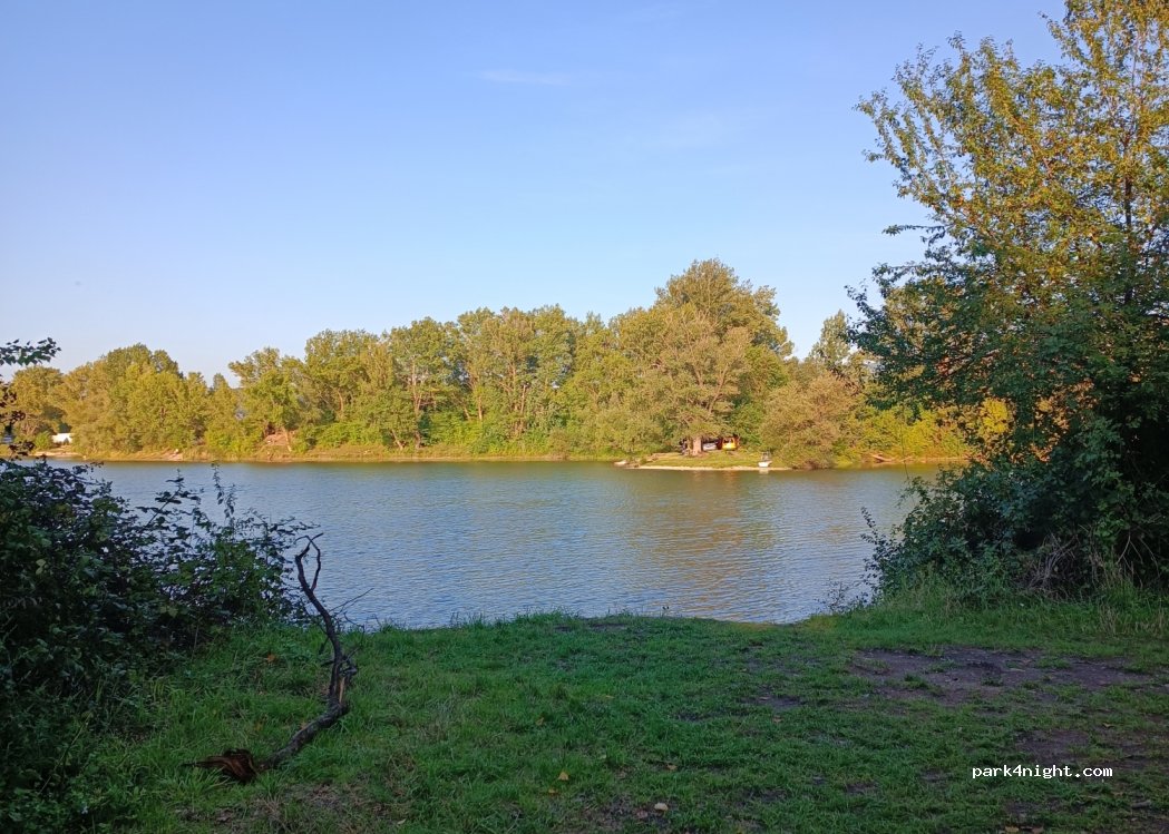 (915 01) Nové Mesto nad Váhom - 10 Zelená voda II. — foto 2