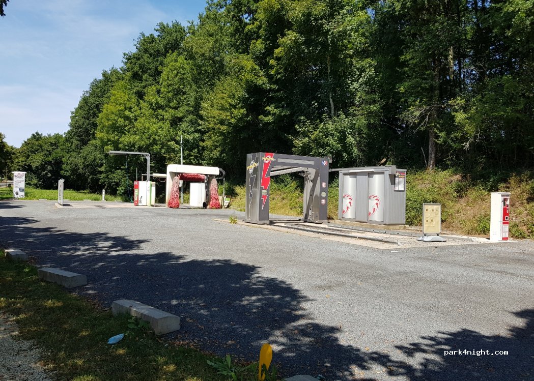 (24390) Hautefort - 19 Route des Tachas — foto 2
