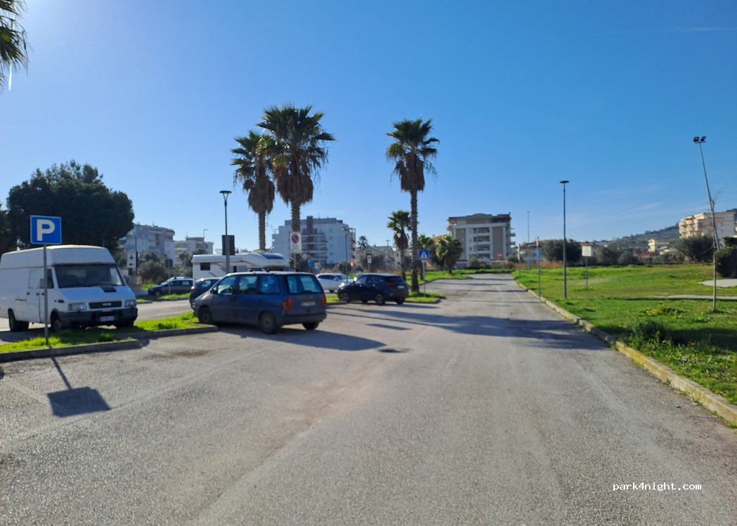 (64011) Alba Adriatica - 20 Via Gorizia — foto