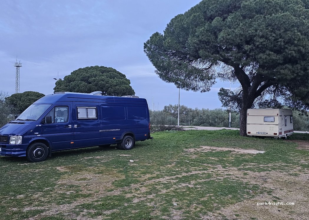 (21100) Punta Umbría - 38 Avenida de la Marina — foto