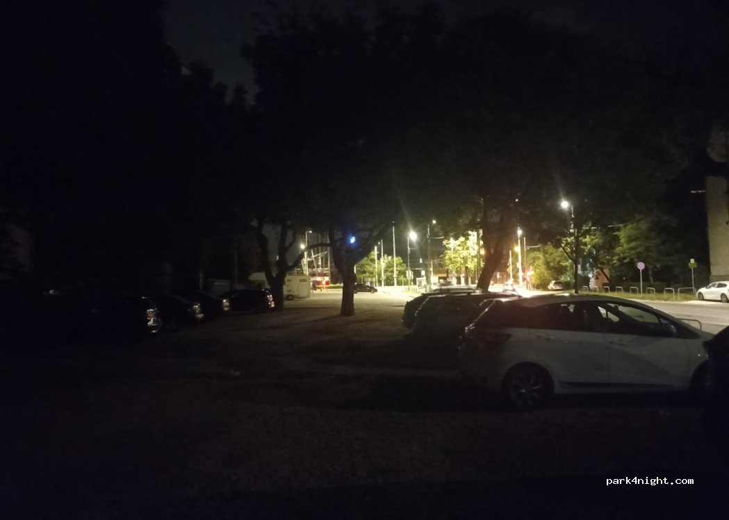 (1143) Budapest - 25 Utász utca — foto
