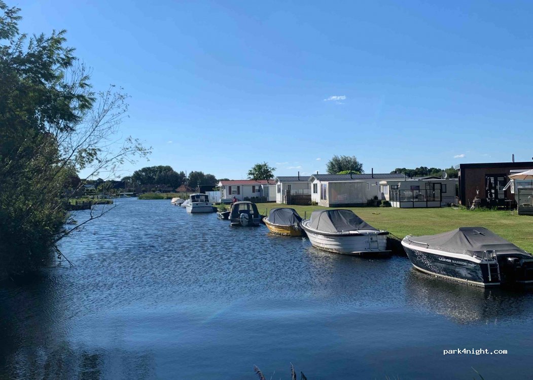 Tussen De Diepen — foto